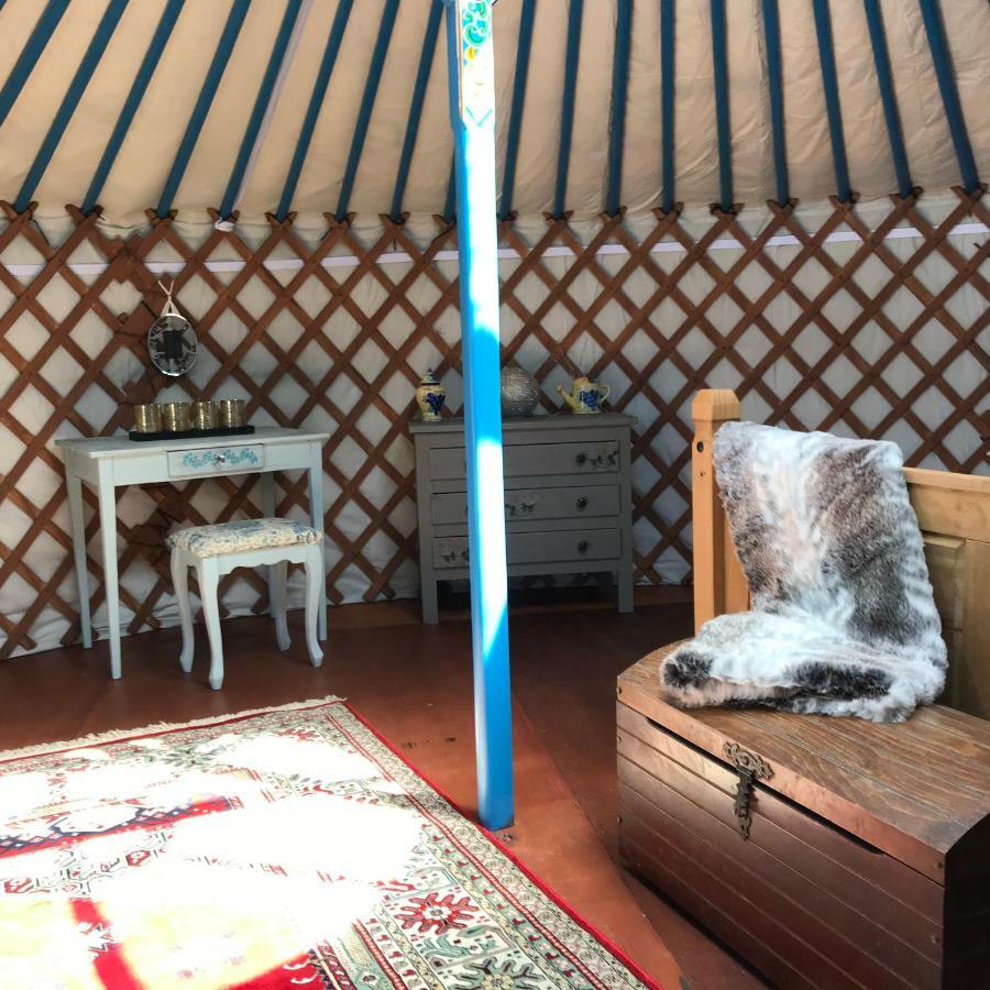 French Fields Luxury Glamping Original Mongolian Yurt Le-Vieux-Cerier Exterior foto